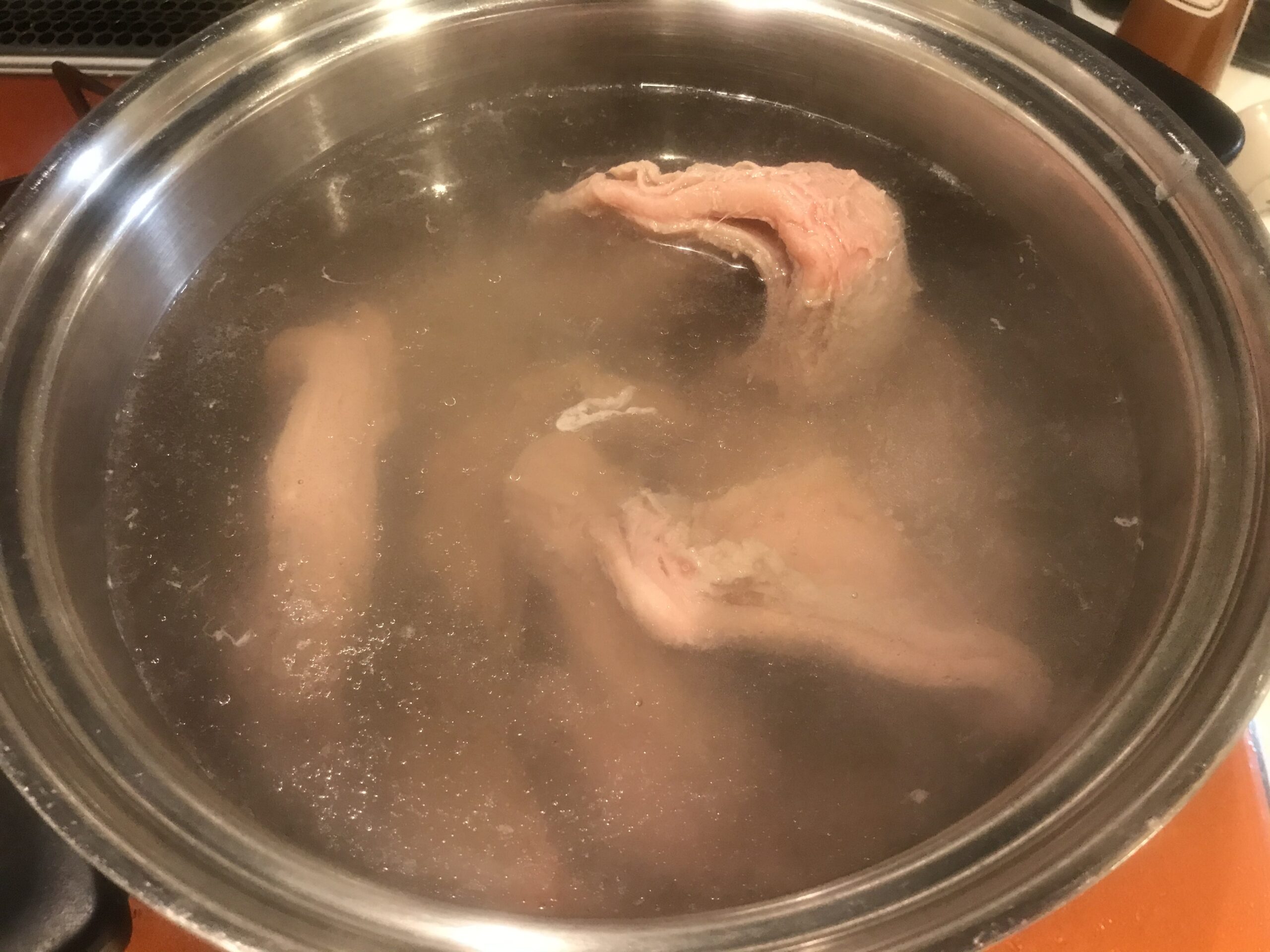 牛すじ肉茹でる