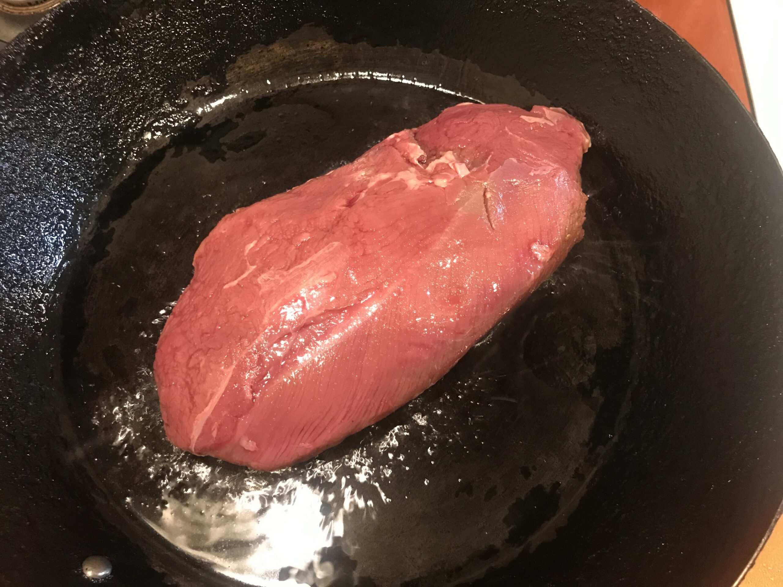 フライパンに鴨むね肉