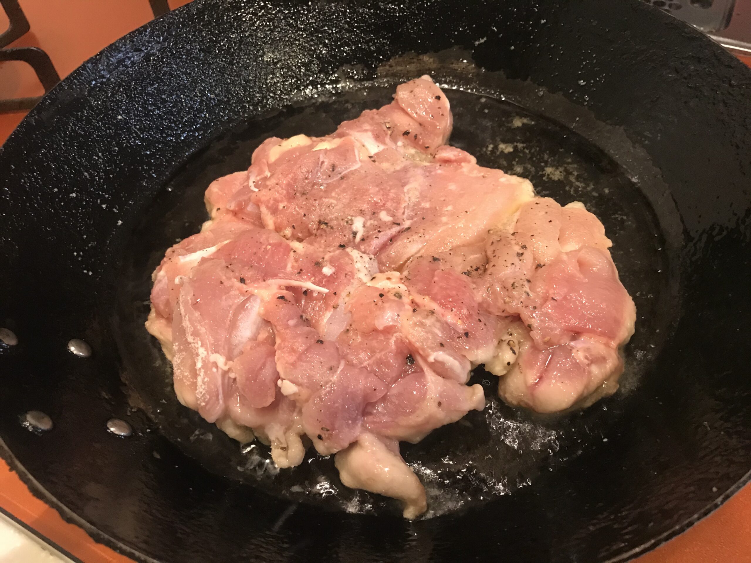 フライパン、鶏もも肉