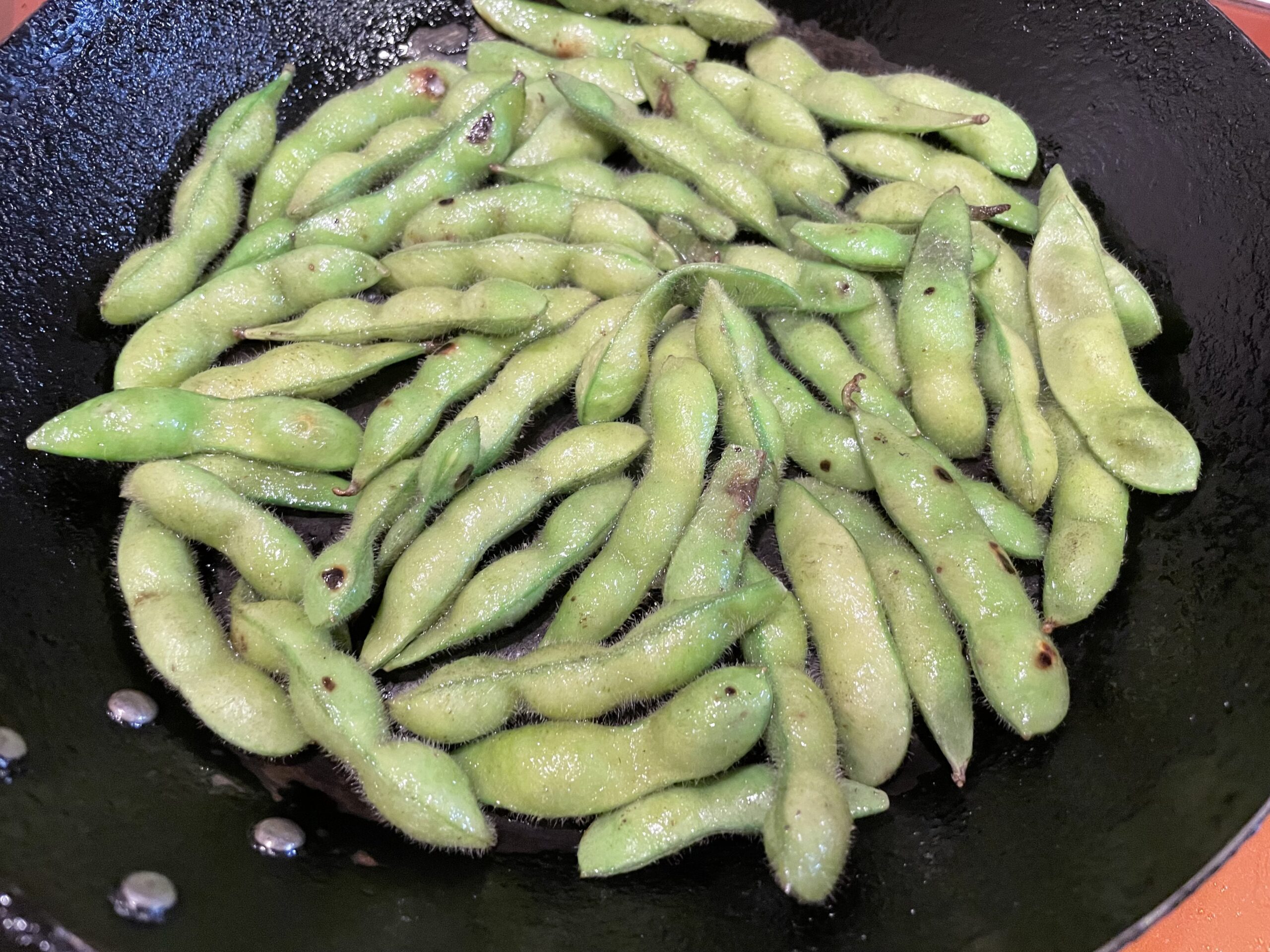 フライパンで焼き枝豆