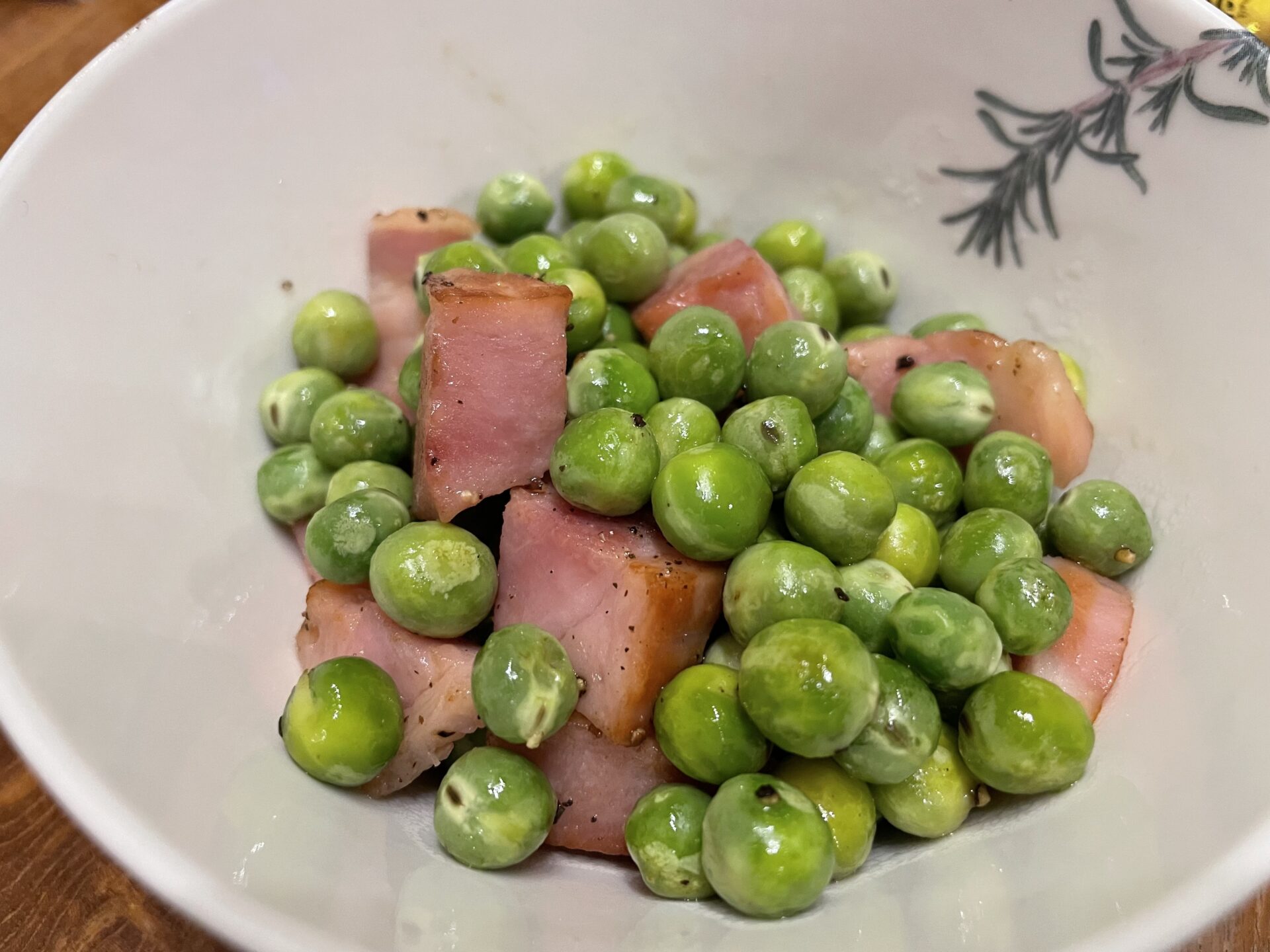 ベーコンとえんどう豆の炒め物